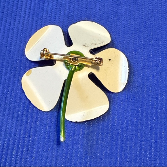 Vintage White Floral and Pink Brooch - Picture 3 of 8